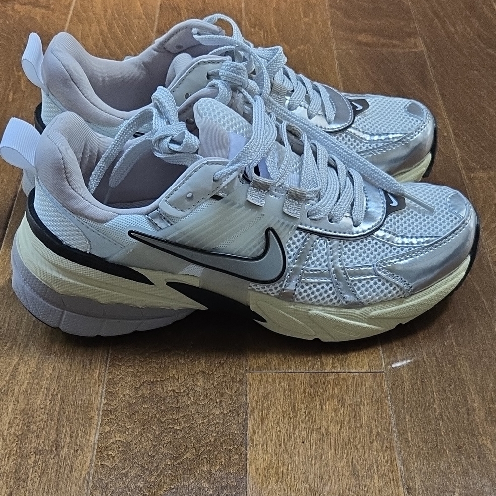 Nike V2K Running Shoes Size 6.5